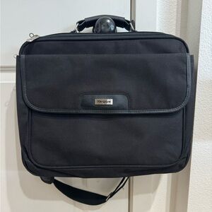 Targus Traditional Notepac 15.4” Messenger Bag
